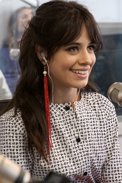 camila cabello curtain fringe flequillos